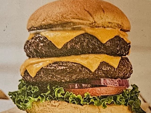 하드락 카페 - 호놀룰루_더블-데커 더블 치즈버거_메뉴사진
