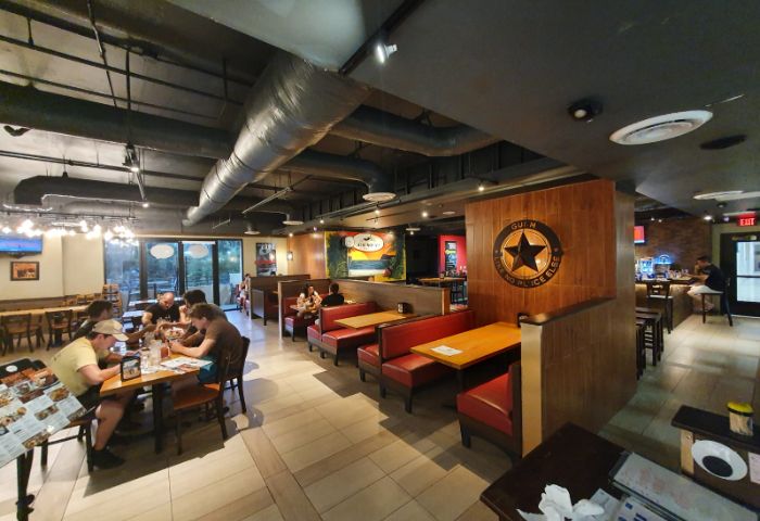 칠리스 그릴 앤 바_매장및음식사진