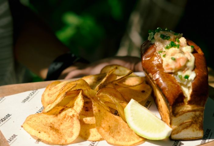 Urban Seaside Restaurant_restaurant_food_image